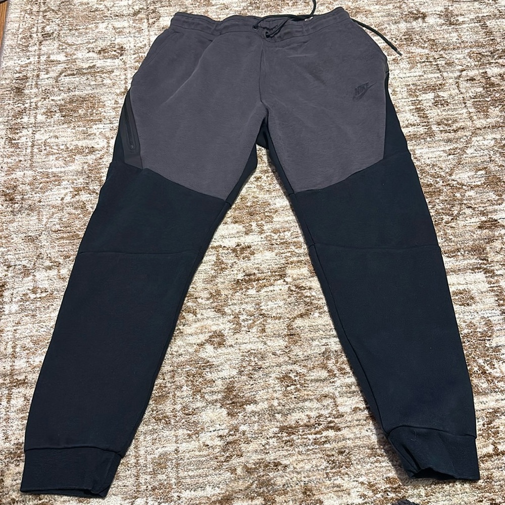 Nike Tech leggings Medium woman’s